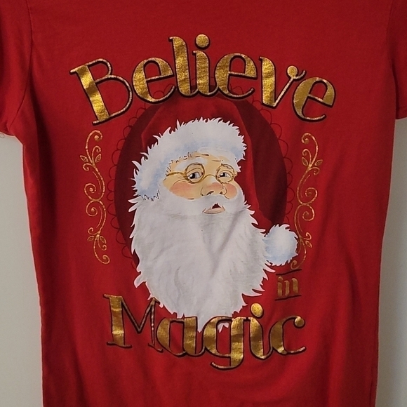 5/$25 HOLIDAY TIME Graphic Believe in Magic Santa Clause Scoop Neck T-shirt - Picture 2 of 5